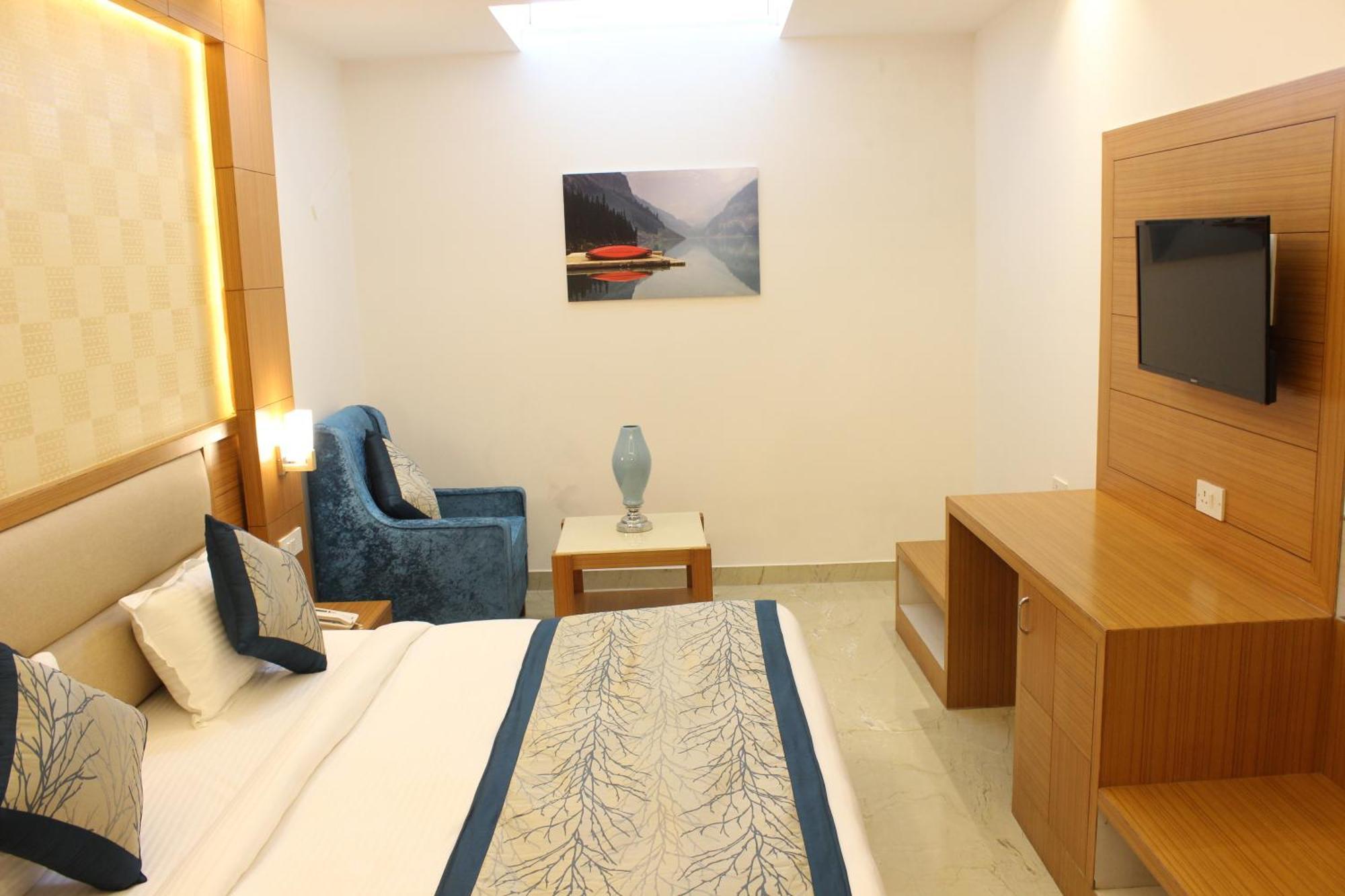 Transit Near Delhi Airport Hotel 3*